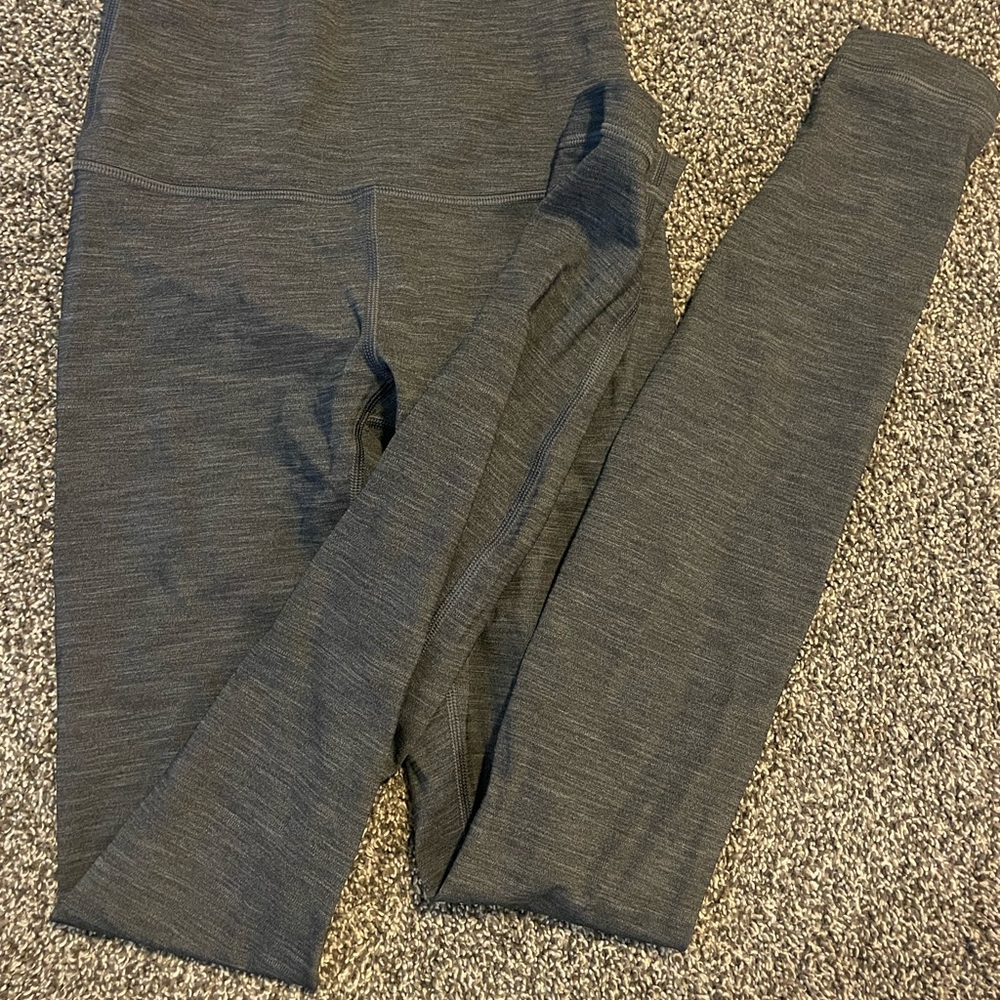 grey lululemon leggings.